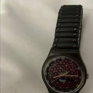 Swatch rareBlack solar poweredPatterned Watch.watch works with a battery as well